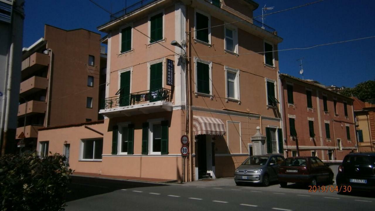 Hotel La Tavernetta ヴァラッツェ エクステリア 写真