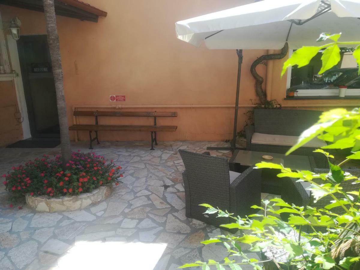 Hotel La Tavernetta ヴァラッツェ エクステリア 写真